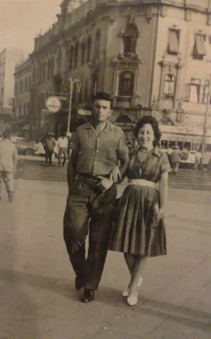 La Abuela con su pareja